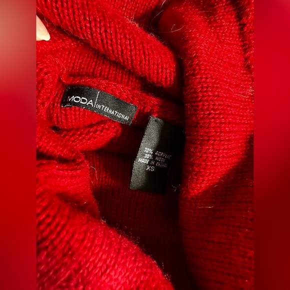 (SOLD) Moda international concept red turtleneck knit sweatshirt - Picture 3 of 3